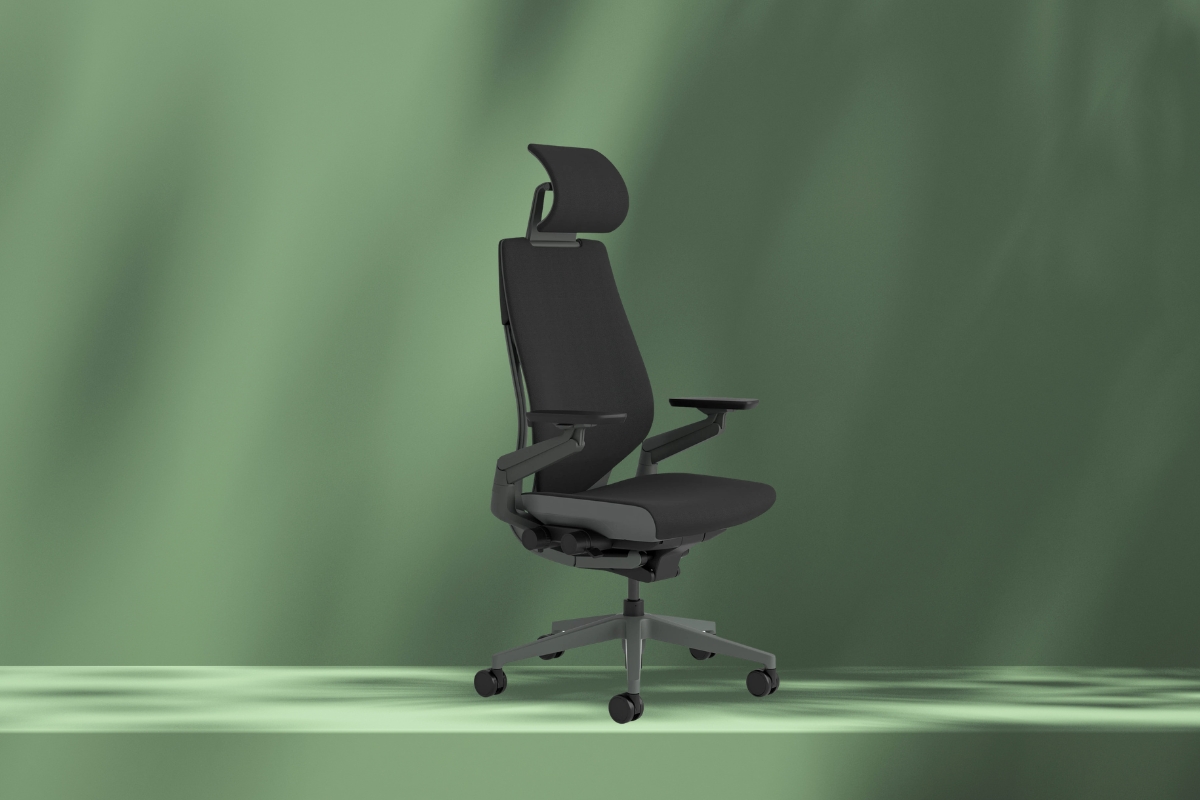 Steelcase Gesture stolica na zelenoj pozadini